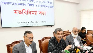 ভুল পাঠ্যবই শিক্ষার্থীদের হাতে তুলে দিতে আমার মন সায় দিচ্ছে না: শিক্ষা উপদেষ্টা