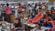 ১০ মাসে কমেছে জিডিপি, অর্থনীতি মুখ থুবড়ে পড়ার শঙ্কা