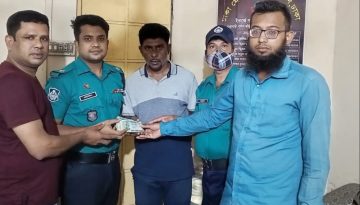 ডিএমপি-ওয়ারী বিভাগের তৎপরতায় এসআই হাসান বশিরের নেতৃত্বে আরোহীর হারানো দেড় লক্ষ টাকা উদ্ধার