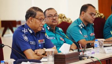 ডিউটি পোস্টে মোবাইল ব্যবহার নিষেধ করলেন আইজিপি