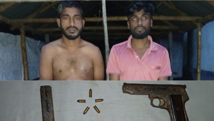রাজশাহীতে সেনাবাহিনীর অভিযানে অস্ত্র ও গুলিসহ দুই সন্ত্রাসী গ্রেফতার