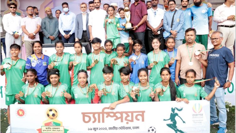 জাতীয় গোল্ডকাপ ফুটবলের শিরোপা জিতল রংপুর ও রাজশাহী বিভাগ