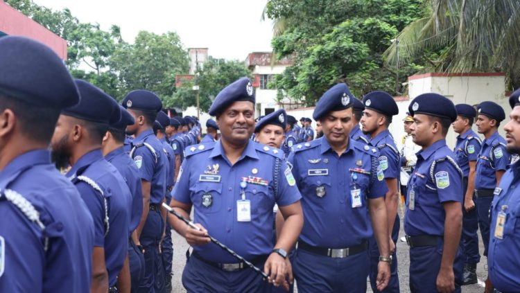 নেত্র‌কোণা জেলা পু‌লি‌শের মাস্টার প্যারেড, মাসিক কল্যাণ ও অপরাধ পর্যা‌লোচনা সভা অনু‌ষ্ঠিত