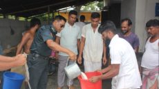 রাজশাহী কারাগারে বন্দীদের খাওয়ানো হচ্ছে ফল-দুধ