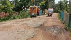 দুর্ভোগে অর্ধলাখ মানুষ, সড়কের কাজ ফেলে উধাও ঠিকাদারি প্রতিষ্ঠান