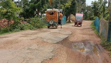 দুর্ভোগে অর্ধলাখ মানুষ, সড়কের কাজ ফেলে উধাও ঠিকাদারি প্রতিষ্ঠান