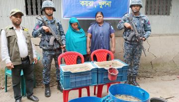 কয়রায় নৌবাহিনীর অভিযানে জেলি পুশ করা ৬০ কেজি চিংড়ি আটক