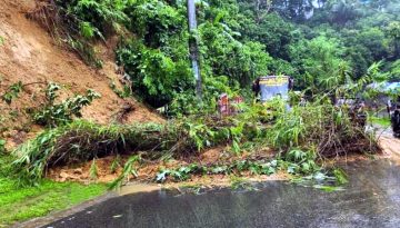 খাগড়াছড়িতে পাহাড় ধস, বর্ষণে লংগদু বিচ্ছিন্ন, আশ্রয়কেন্দ্রে মানুষ
