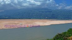 যাদুকাটায় বালু উত্তোলন বন্ধ, বিপাকে শ্রমজীবীরা