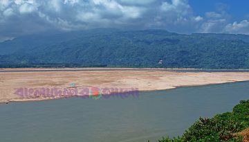 যাদুকাটায় বালু উত্তোলন বন্ধ, বিপাকে শ্রমজীবীরা