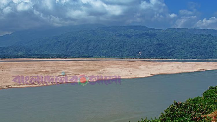 যাদুকাটায় বালু উত্তোলন বন্ধ, বিপাকে শ্রমজীবীরা