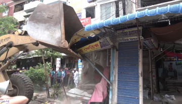 মিরপুরের পল্লবীতে ফুটপাতের কিছু দোকান গুঁড়িয়ে দিলো ডিএনসিসি
