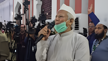 নামাজ শেষে দেশের মঙ্গলের জন্য দোয়া চাইলেন প্রধান উপদেষ্টা