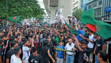 বাংলাদেশ-সিঙ্গাপুর ম্যাচ: ৫ ঘণ্টা আগেই স্টেডিয়ামে দর্শকের ঢল