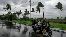 ঢাকাসহ ১৮ অঞ্চলে টানা ঝড়-বৃষ্টির আভাস