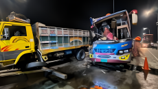 পদ্মা সেতুতে বাস-ট্রাক সংঘর্ষ, নিহত ২