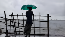 ৮ জেলায় ঝড়-বৃষ্টির আভাস, নদীবন্দরকে সতর্ক সংকেত