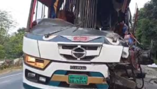 দাঁড়িয়ে থাকা ট্রাকের পিছনে বাসের ধাক্কা, নিহত ৫