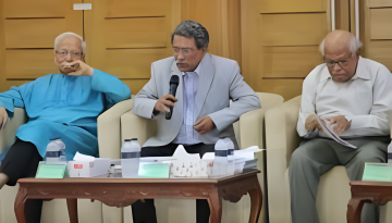 জাতীয় স্বার্থে রাজনৈতিক দলগুলোকে আরেকটু ছাড় দিতে হবে: আলী রীয়াজ