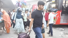 ঈদের দ্বিতীয় দিনেও নাড়ির টানে ঢাকা ছাড়ছেন অনেকেই