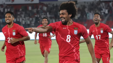 দারুণ লড়েও সিঙ্গাপুরের কাছে ২-১ হারলো বাংলাদেশ