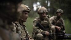 যুক্তরাষ্ট্র থেকে ইউক্রেনকে আরও অস্ত্র সহায়তার ঘোষণা ট্রাম্পের