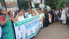 চাঁদপুরের মতলব উত্তরে ফরহাদ হত্যার বিচার দাবিতে লাশ নিয়ে থানার সামনে বিক্ষোভ