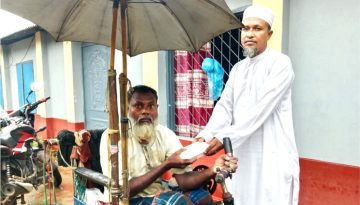 কয়রায় জামায়াতের উদ্যোগে গণঅভ্যুত্থান দিবসে খাবার বিতরণ