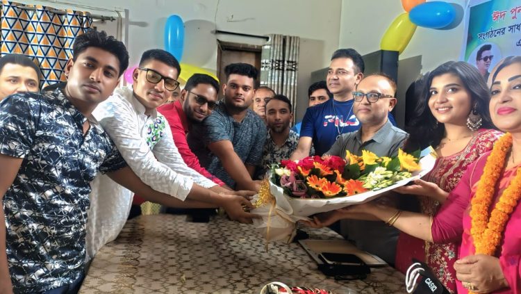 অপু চৌধুরীর সংবর্ধনায় ডি এ তায়েব ফ্যান ক্লাবের আয়োজন