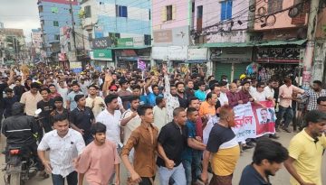 আইনশৃঙ্খলা অবনতি ও ষড়যন্ত্রের প্রতিবাদে ব্রাহ্মণবাড়িয়ায় স্বেচ্ছাসেবক দলের বিক্ষোভ