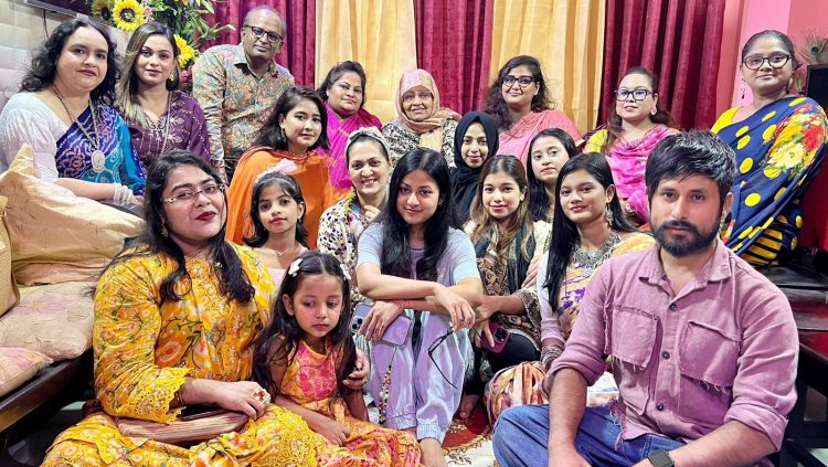 কিংবদন্তি আনোয়ারার সঙ্গে দিয়ামনি ই-কমিউনিকেশনের সৌজন্য সাক্ষাৎ