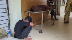 নাতিকে বাঁচাতে গিয়ে বিদ্যুৎস্পৃষ্ট হয়ে দাদার মৃত্যু