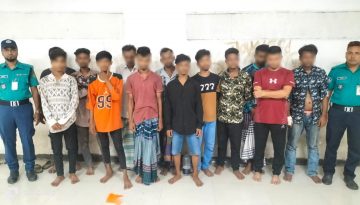 মোহাম্মদপুরে পুলিশের অভিযানে অস্ত্র-ইয়াবাসহ ১৪ অপরাধী গ্রেফতার