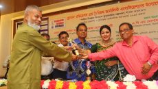 ট্যুরিজম আইকন স্মারক সম্মাননা পেলেন মঞ্জুর হোসেন ঈসা