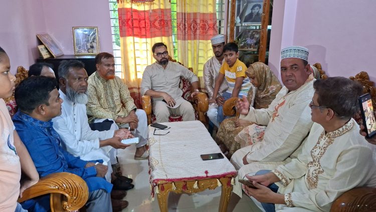 মাইলস্টোন ট্র্যাজেডি: পরিবারের পাশে দাঁড়ালেন বিএনপি নেতা আমিনুল হক