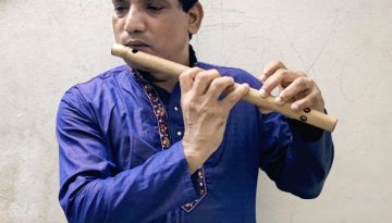 বাঁশির সুরে হৃদয় জয় করছেন মো. নুর হোসেন