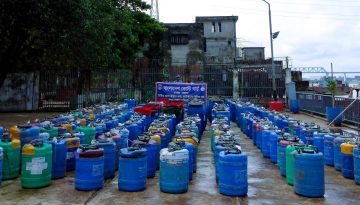 নারায়ণগঞ্জে কোস্ট গার্ডের অভিযানে সাড়ে ৩ কোটি টাকার অবৈধ চিংড়ি রেণু জব্দ