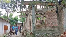 মাগুরায় জমি দখল করে ঘর নির্মাণের অভিযোগ বিএনপি নেতার বিরুদ্ধে