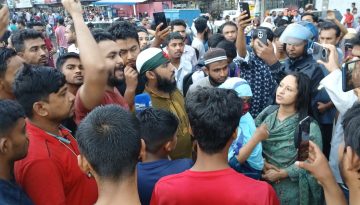 উত্তরায় ছাত্র-জনতার ব্লকেড কর্মসূচি: হাসনাত-সার্জিসের গাড়ি বহরে হামলার প্রতিবাদে বিক্ষোভ