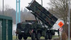 অস্ত্র দান নয়, বিক্রির ফন্দি: ট্রাম্পের নতুন যুদ্ধনীতি