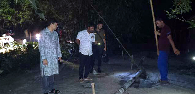 লালমনিরহাটে অবৈধ বালু উত্তোলনে ভ্রাম্যমাণ আদালতের অভিযান, ড্রেজার ধ্বংস