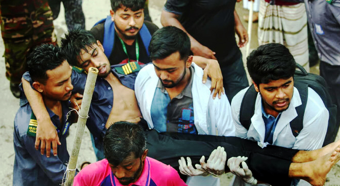 উত্তরায় বিমানবাহিনীর প্রশিক্ষণ বিমান বিধ্বস্ত: শিক্ষার্থীর মৃত্যু, দগ্ধ অন্তত ৫৪