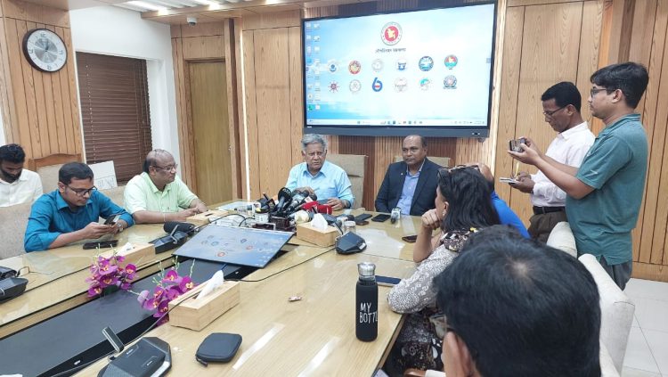 চট্টগ্রাম বন্দরের এনসিটি পরিচালনায় নৌবাহিনীকে ৬ মাসের দায়িত্ব দেওয়ার সুপারিশ