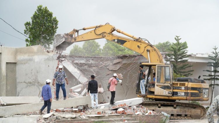 মিরপুরে পানি উন্নয়ন বোর্ডের ৩ একর জমি উদ্ধার, উচ্ছেদ অভিযানে ভ্রাম্যমাণ আদালত