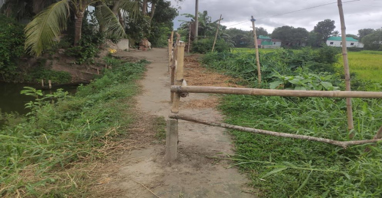 নবীনগরে রাস্তা দখল করে কবরস্থানে যাতায়াত বন্ধ, অভিযোগ আ: লীগ ও ছাত্রলীগের বিরুদ্ধে