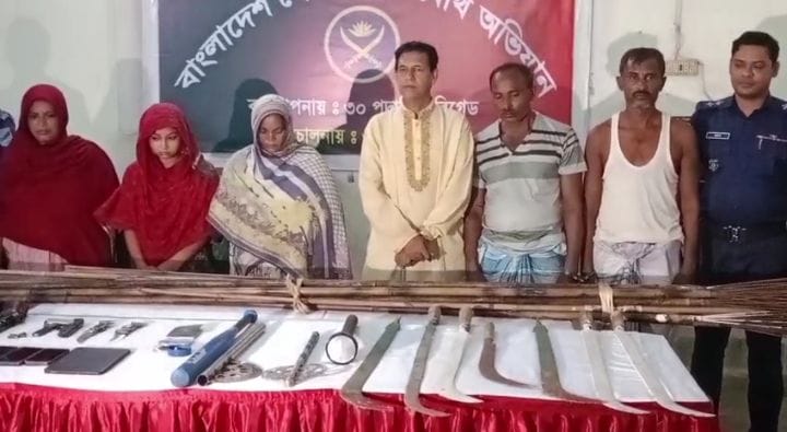 মাদারীপুরে বিপুল অস্ত্র ও নারীসহ ৬ জন আটক: যৌথবাহিনীর অভিযান