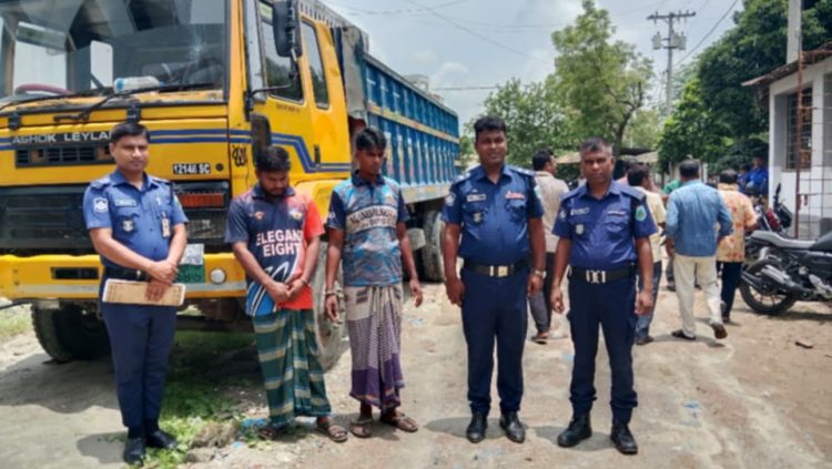 নওগাঁয় চুরি যাওয়া ট্রাক ঢাকায় চোরসহ উদ্ধার