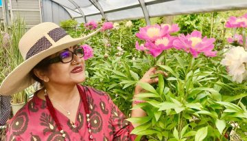 কানাডায় গিয়েই ব্যস্ত ববিতা