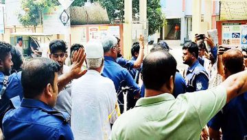 আদালত প্রাঙ্গণে আওয়ামী লীগ নেতাদের ওপর ডিম