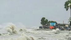 মৌসুমি বৃষ্টিতে জনজীবন বিপর্যস্ত: ভোলা-লক্ষ্মীপুরসহ ৮টি নৌরুটে লঞ্চ চলাচল বন্ধ